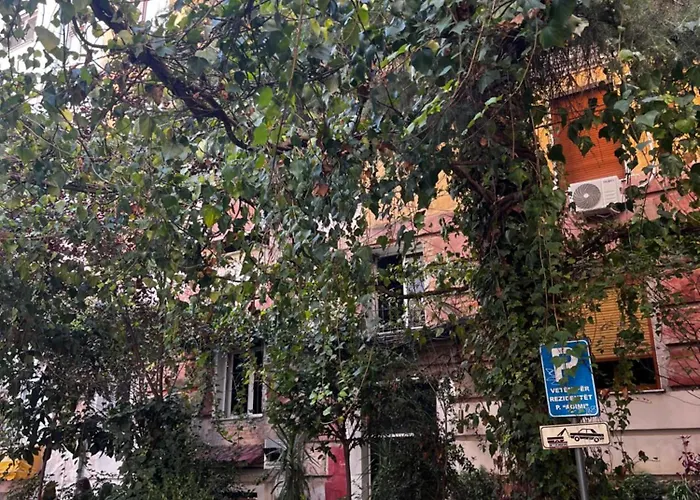 Zaira Retreat - * Τίρανα