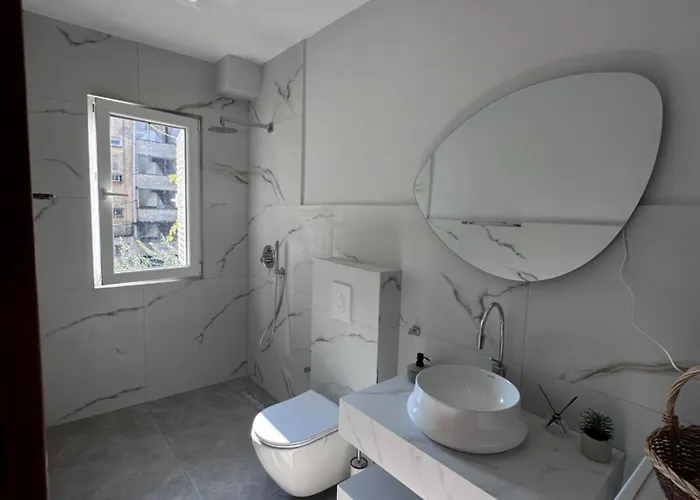 Zaira Retreat - Τίρανα